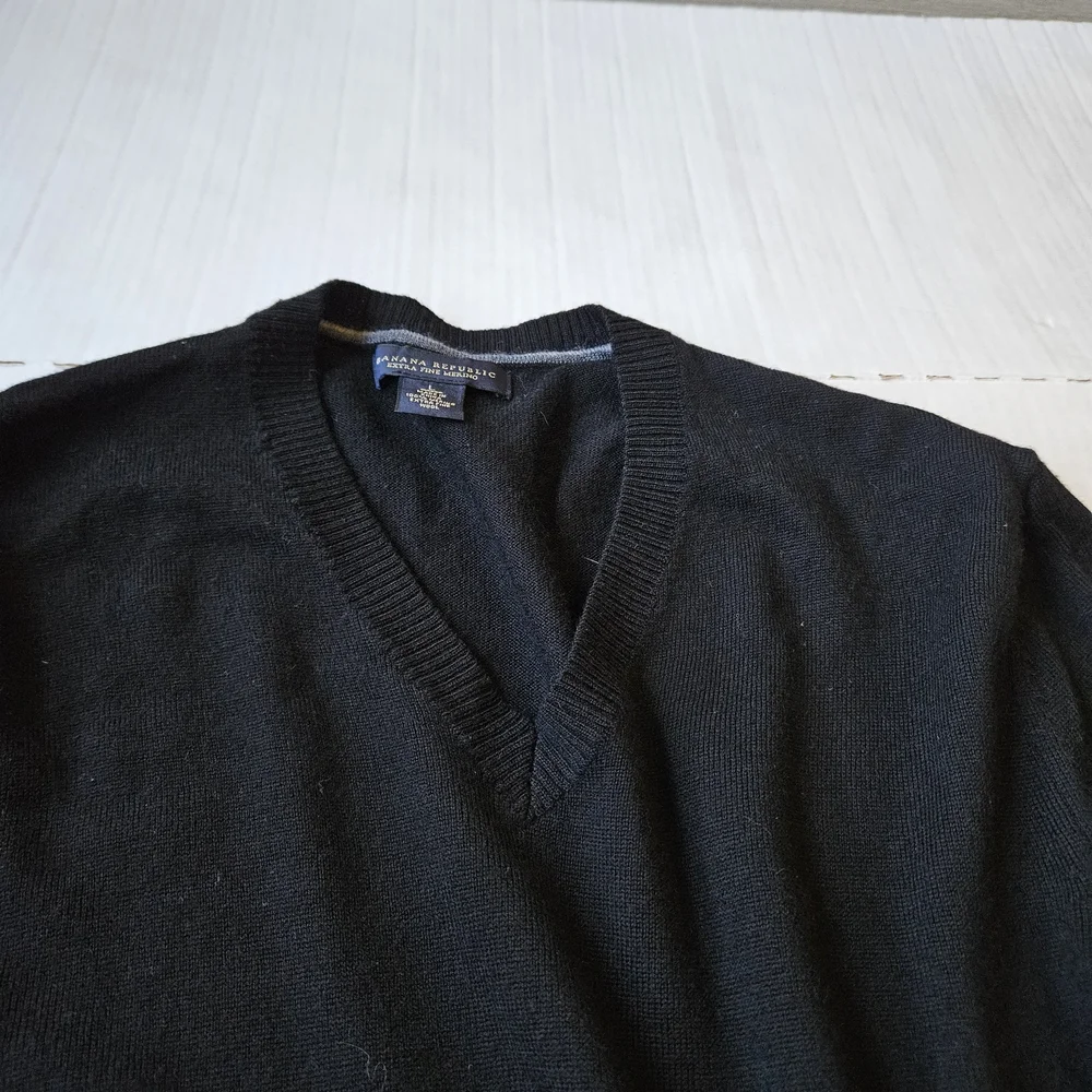 Banana Republic 100% Merino Extra Fine Wool Men's L